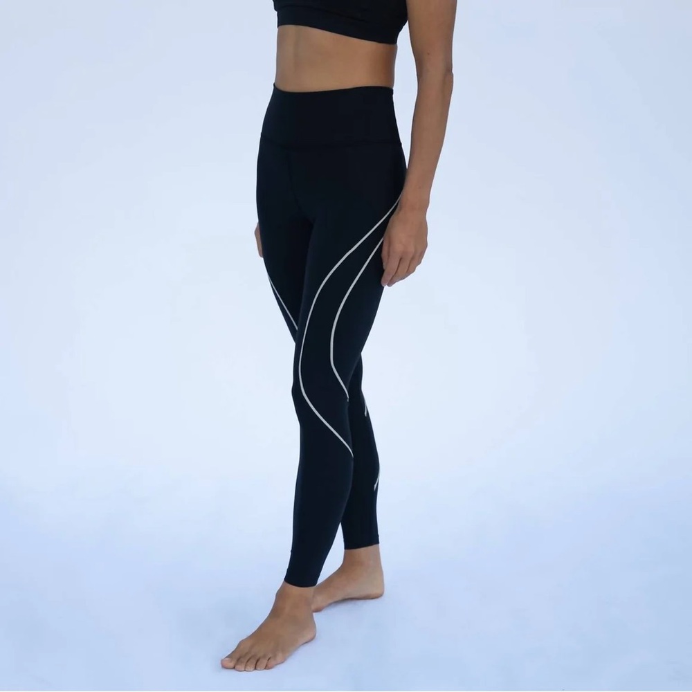 Laird High-Waist Sculpting Leggings in Black 🖤 - Picture 2 of 15